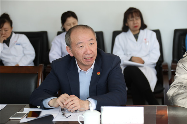 纪检委书记胡晓强发言